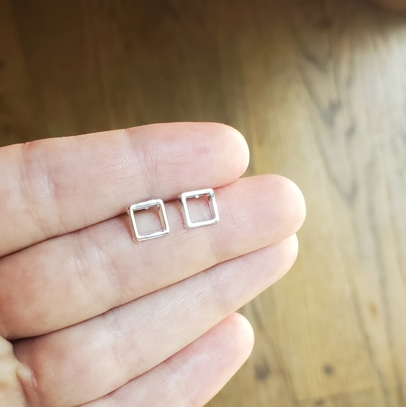 NWOT Tiny Silver Square Stud Earrings - Picture 9 of 10